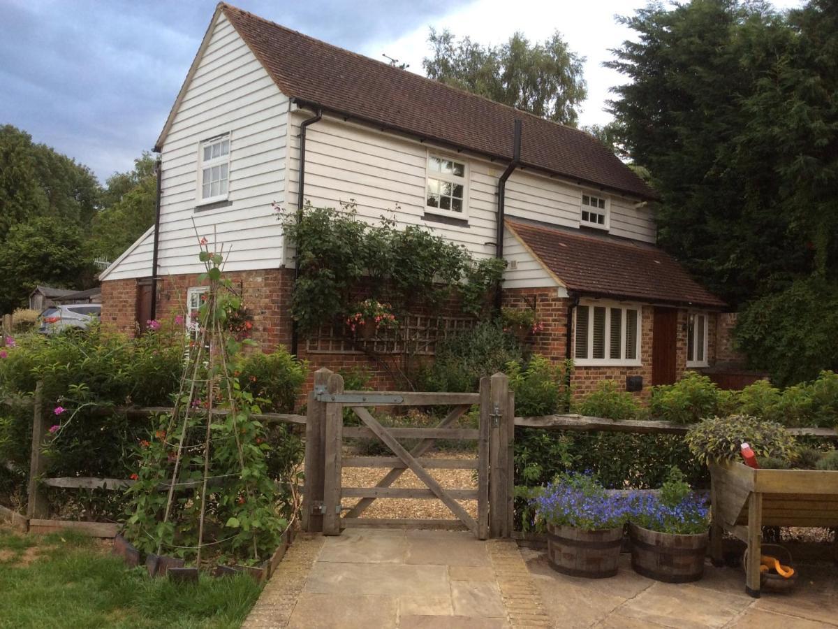 The Barn At Woodview Bed & Breakfast Hildenborough Exterior foto
